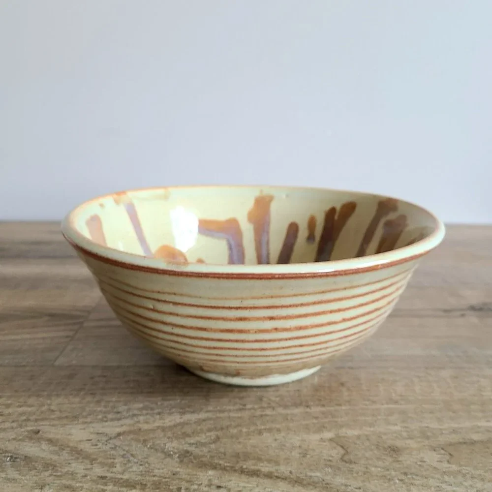 Hand made ceramic bowl. Signed by artist. - Picture 1 of 7
